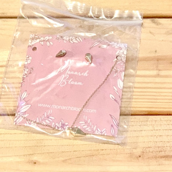 🆕Monarch Bloom Shine Bright Necklace + Earring se - Picture 6 of 7